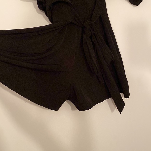 Express Short Shorts Romper w/ deep V neckline, open keyhole back & ties in back - Picture 8 of 8